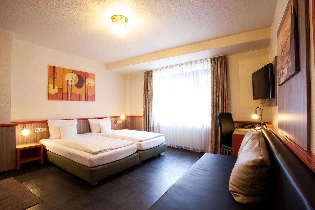 Trip Inn Hotel Ariane Cologne Room photo