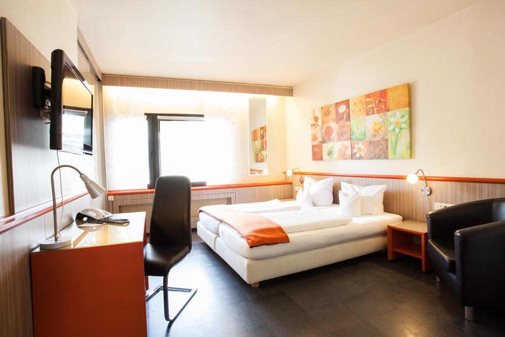 Trip Inn Hotel Ariane Cologne Exterior photo
