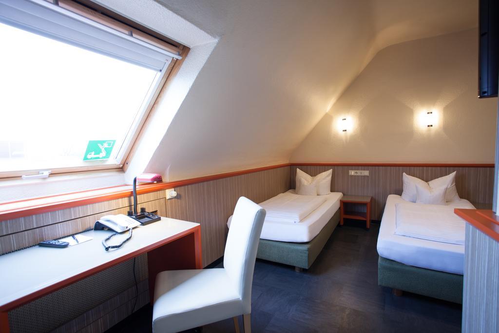 Trip Inn Hotel Ariane Cologne Room photo