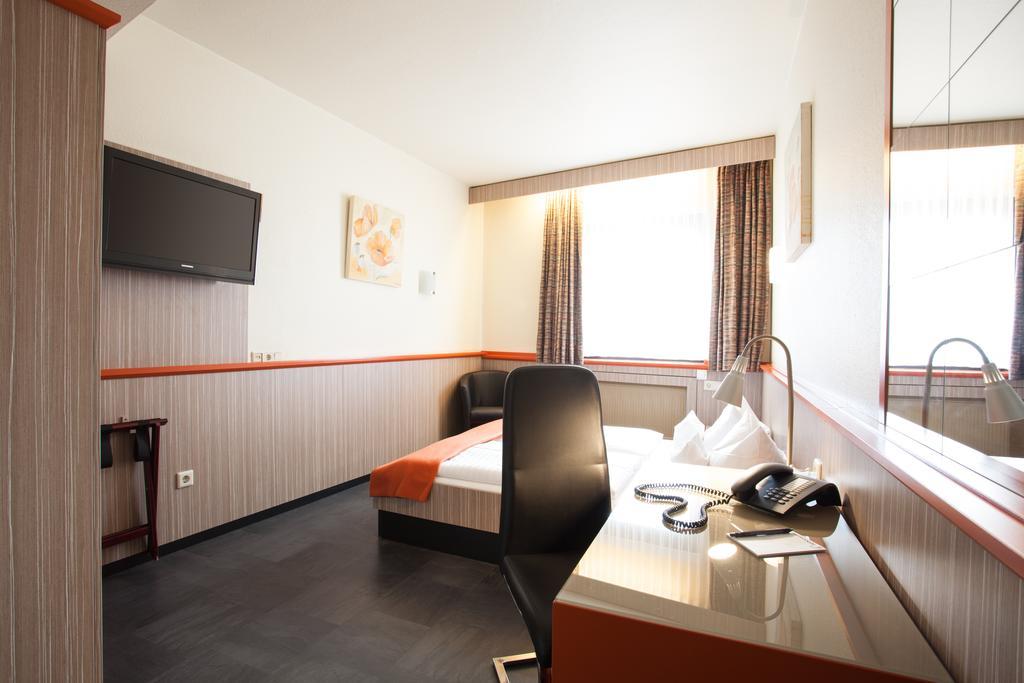 Trip Inn Hotel Ariane Cologne Exterior photo