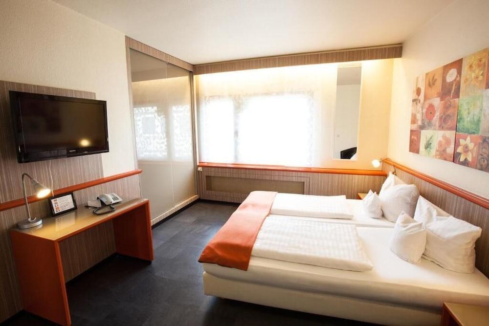 Trip Inn Hotel Ariane Cologne Exterior photo